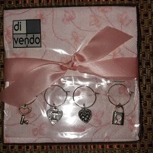 Valentine Love Cocktail napkins with wine charms